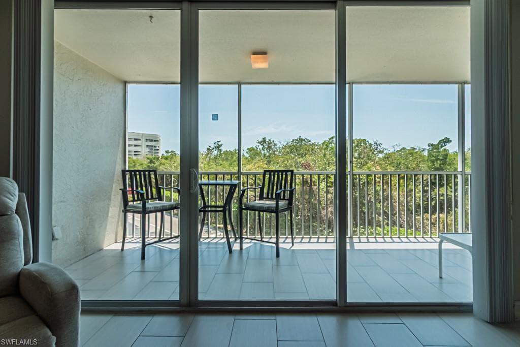 5 Bluebill Ave 303, Naples, FL 34108-30