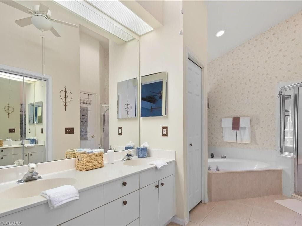 363 Pindo Palm Dr, Naples, FL 34104-17
