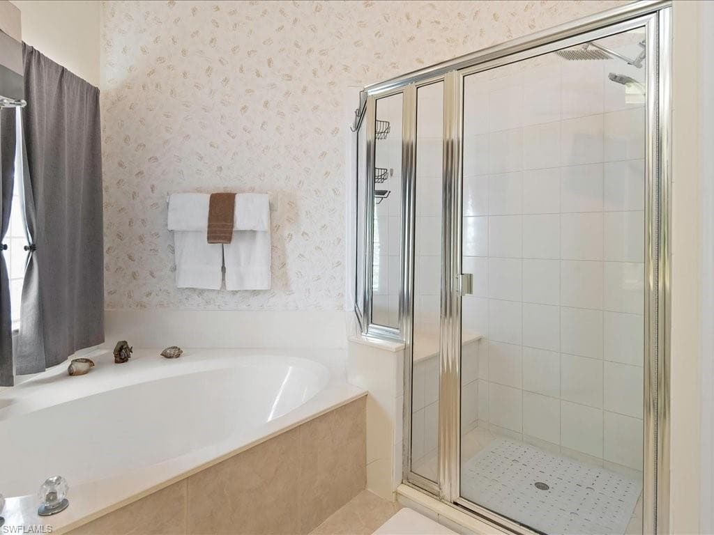 363 Pindo Palm Dr, Naples, FL 34104-18