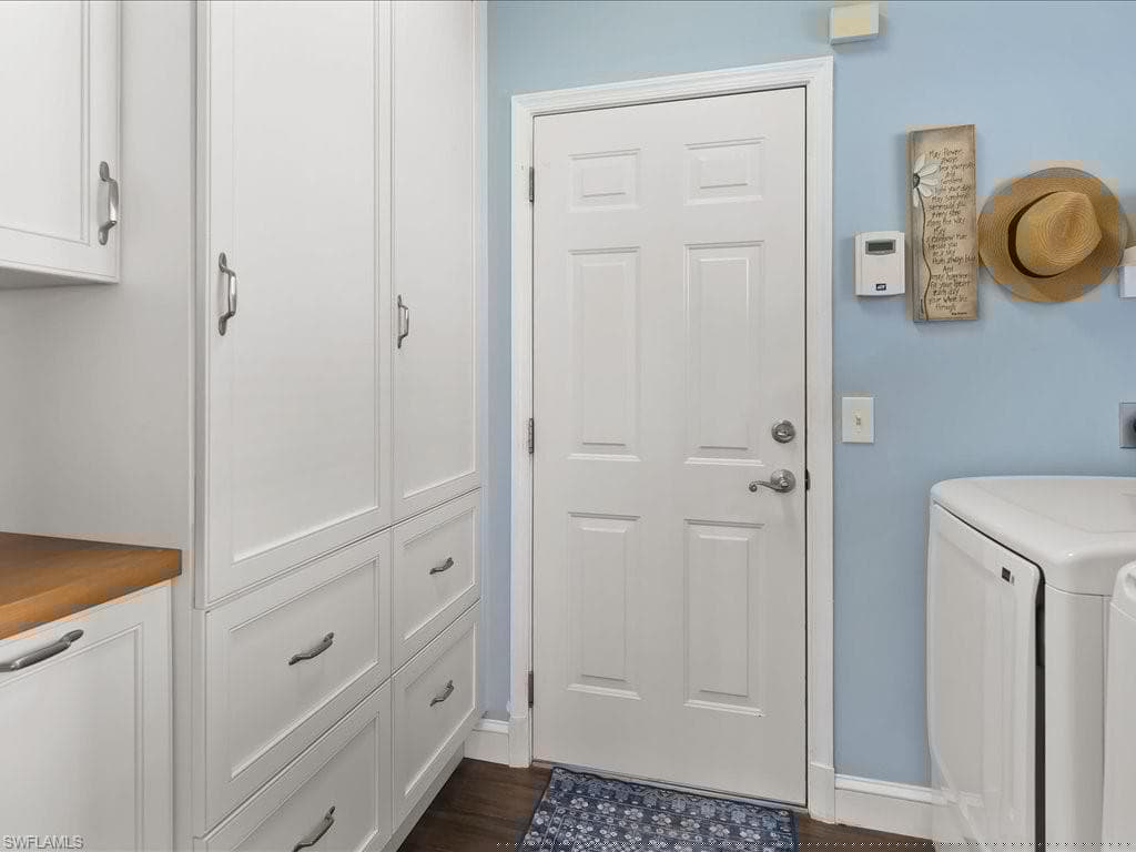 363 Pindo Palm Dr, Naples, FL 34104-26