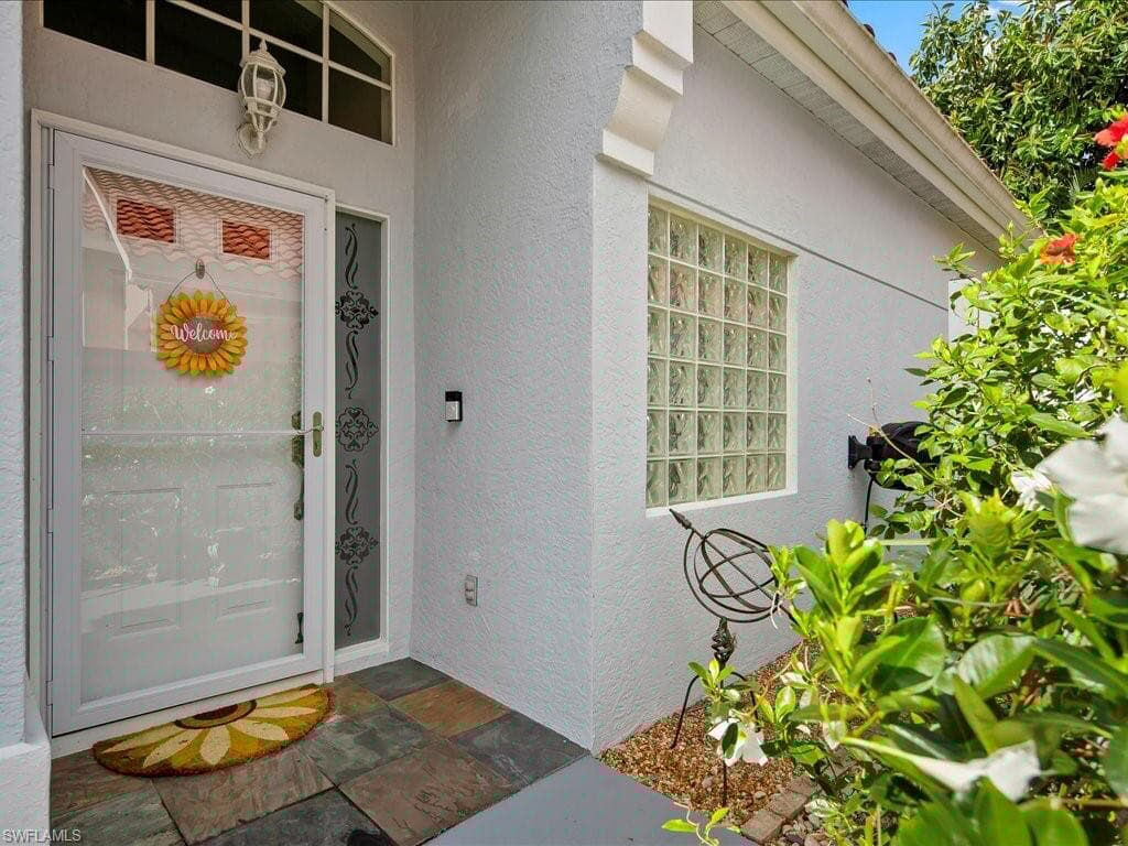 363 Pindo Palm Dr, Naples, FL 34104-4