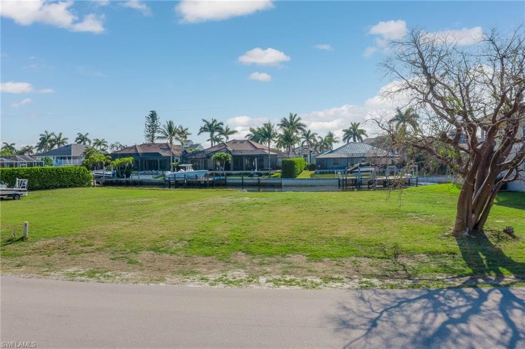 475 Barcelona Ct, Marco Island, FL 34145-9