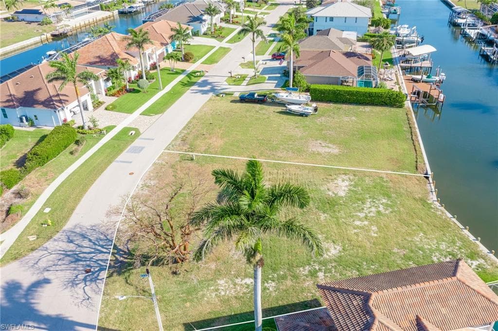 475 Barcelona Ct, Marco Island, FL 34145-1