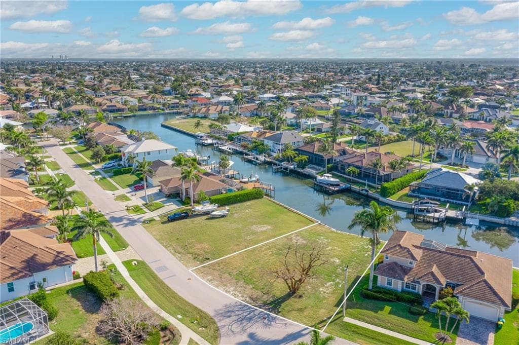 475 Barcelona Ct, Marco Island, FL 34145-3