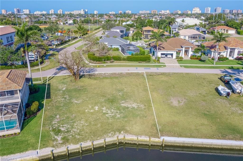 475 Barcelona Ct, Marco Island, FL 34145-7