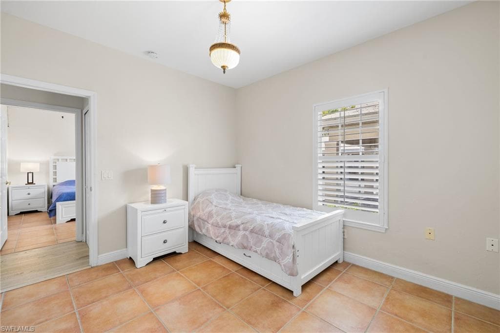 1305 Sweetwater Cv 104, Naples, FL 34110-23