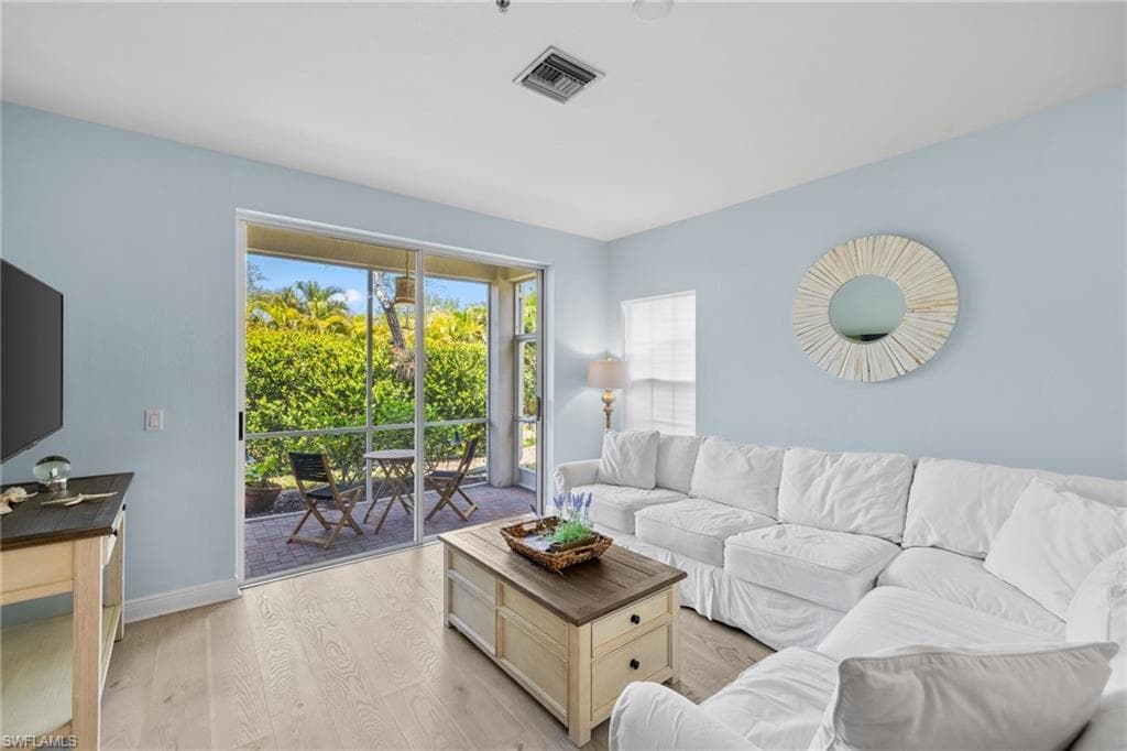 1305 Sweetwater Cv 104, Naples, FL 34110-3