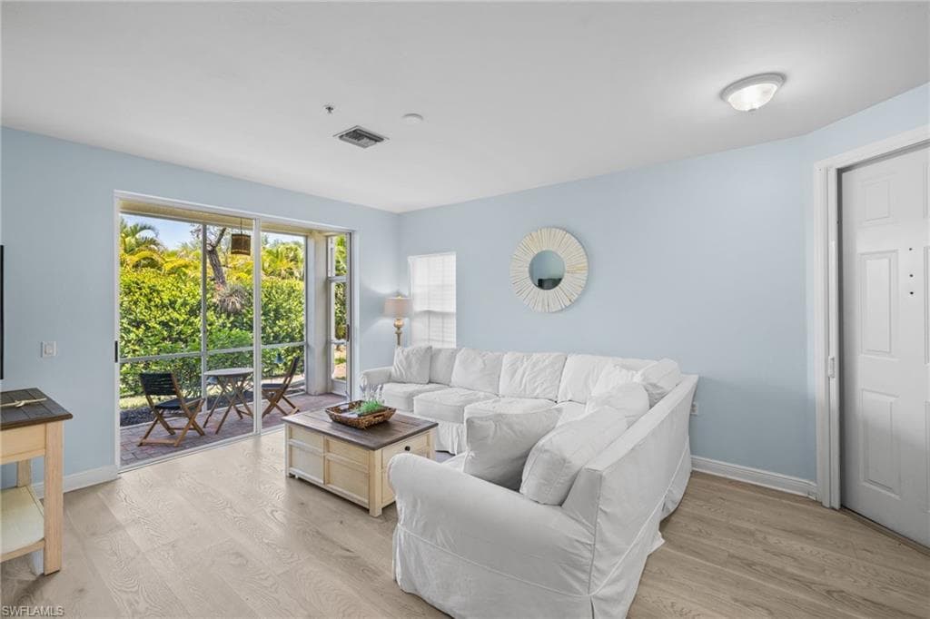 1305 Sweetwater Cv 104, Naples, FL 34110-4