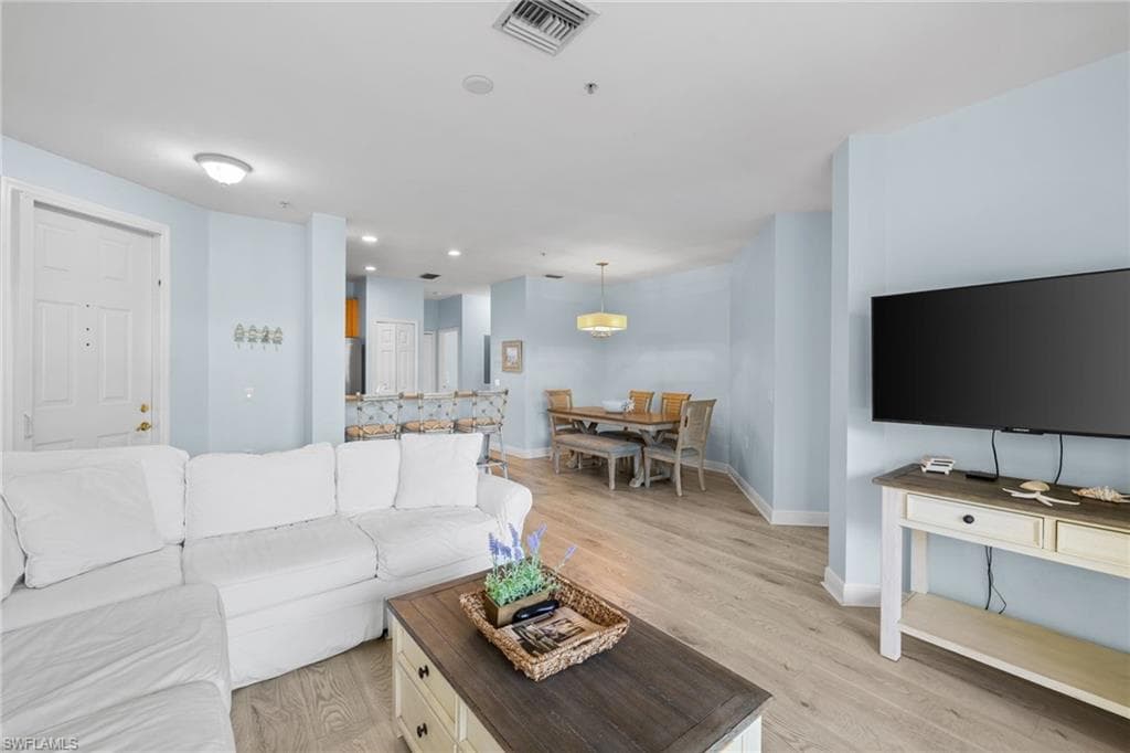 1305 Sweetwater Cv 104, Naples, FL 34110-7