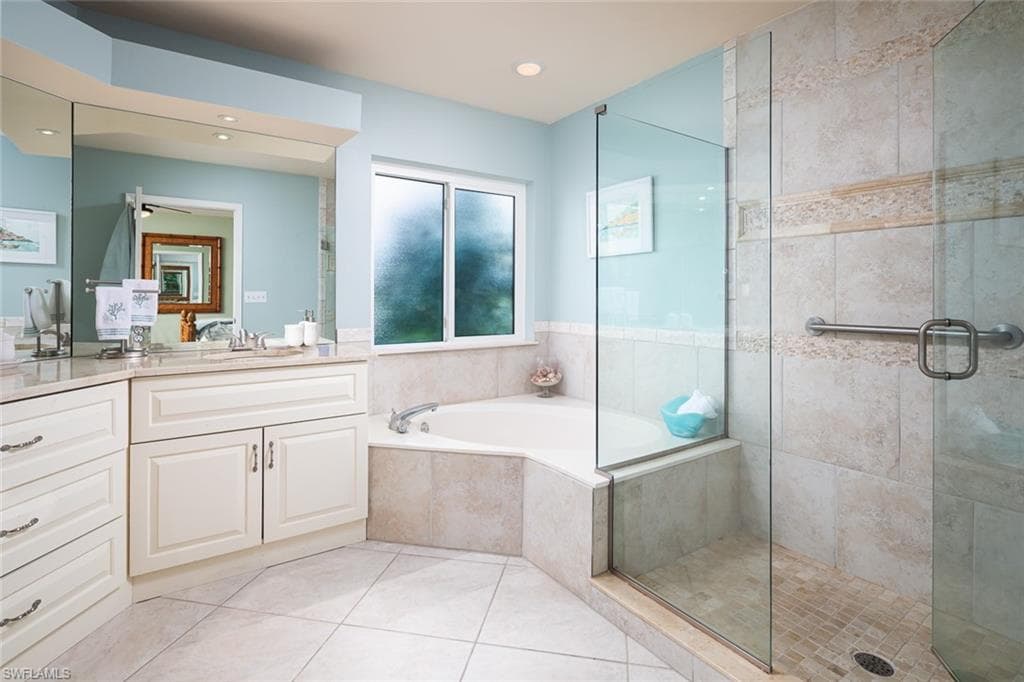 7048 Pelican Bay Blvd C104, Naples, FL 34108-12
