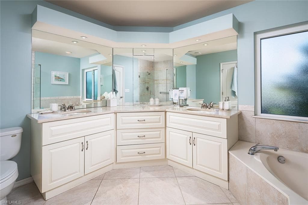 7048 Pelican Bay Blvd C104, Naples, FL 34108-13