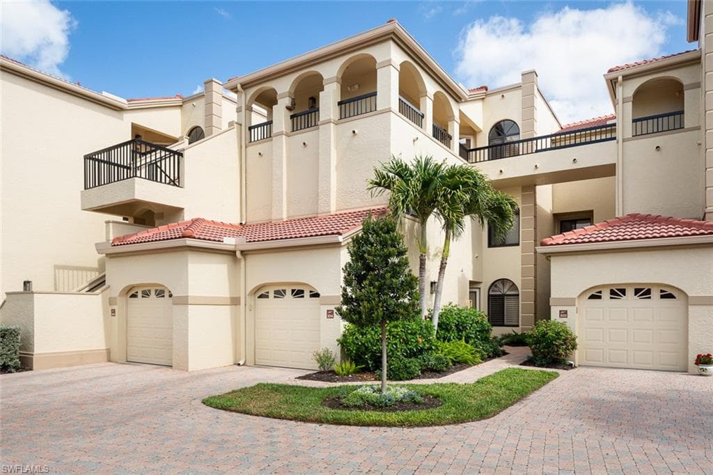 7048 Pelican Bay Blvd C104, Naples, FL 34108-18