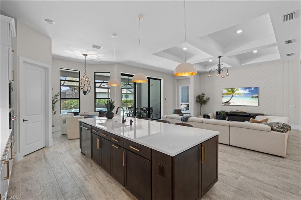 16198 Verilyn Cir, Naples, FL 34110-11
