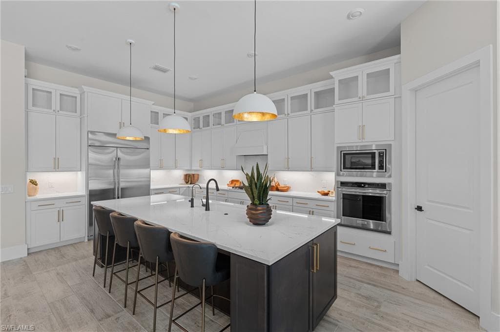 16198 Verilyn Cir, Naples, FL 34110-12