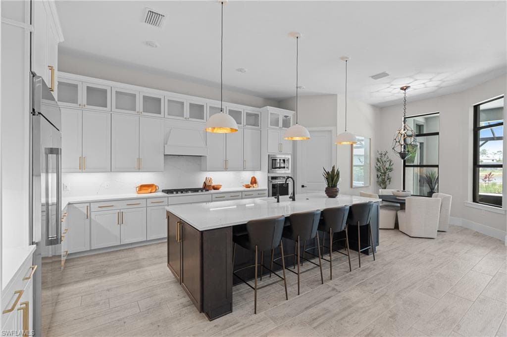 16198 Verilyn Cir, Naples, FL 34110-14