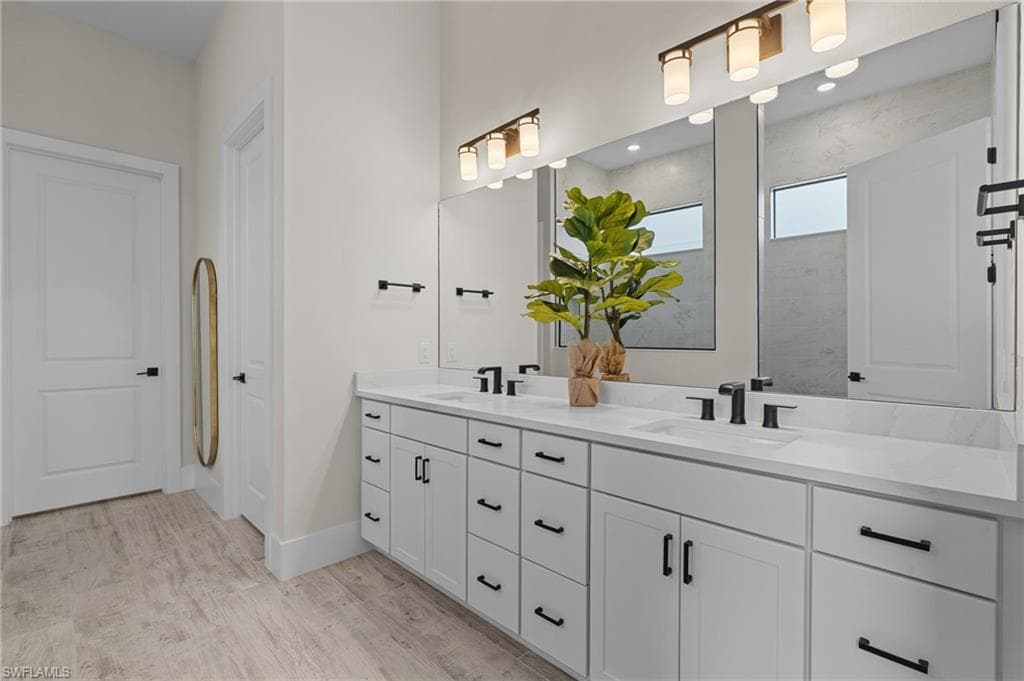 16198 Verilyn Cir, Naples, FL 34110-23