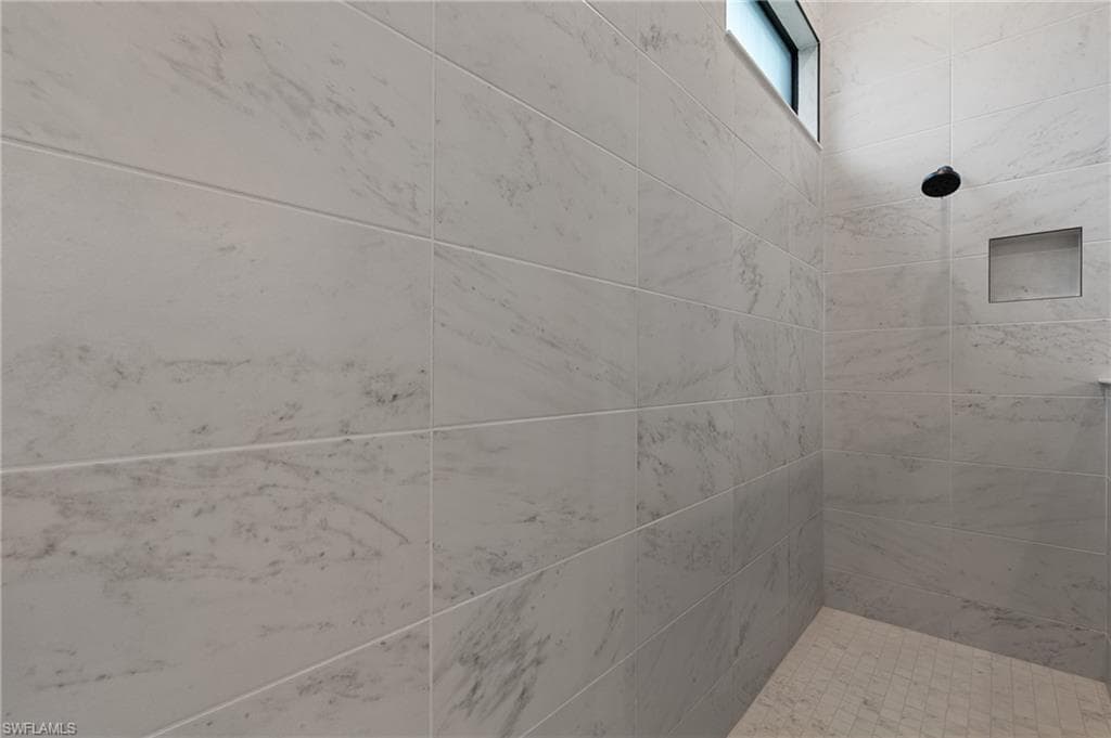 16198 Verilyn Cir, Naples, FL 34110-24