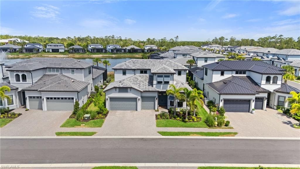 16198 Verilyn Cir, Naples, FL 34110-3