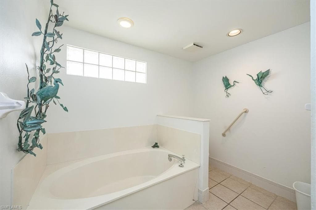 782 Eagle Creek Dr 203, Naples, FL 34113-17