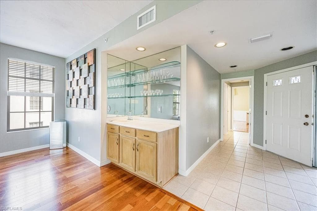 782 Eagle Creek Dr 203, Naples, FL 34113-4