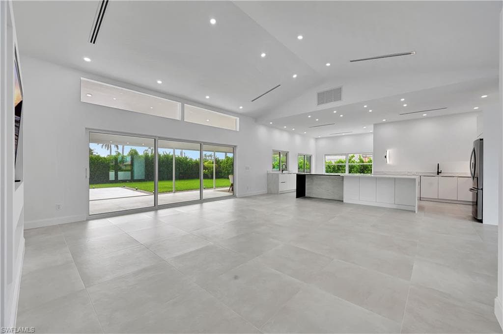 2517 Kings Lake Blvd, Naples, FL 34112-4