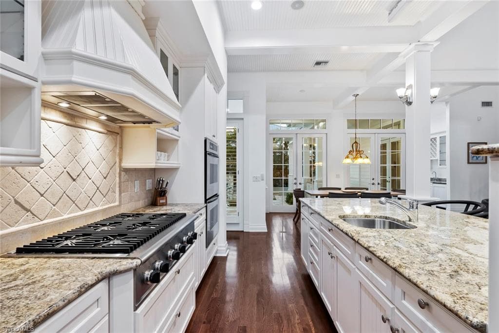 1551 Gulf Shore Blvd S, Naples, FL 34102-13