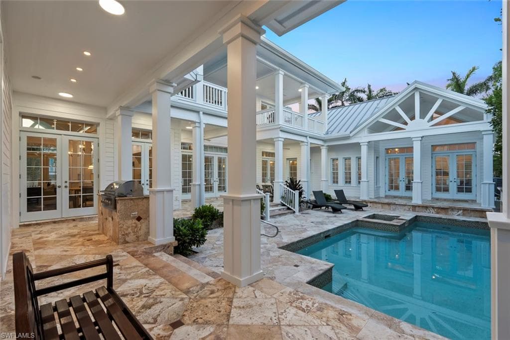 1551 Gulf Shore Blvd S, Naples, FL 34102-25