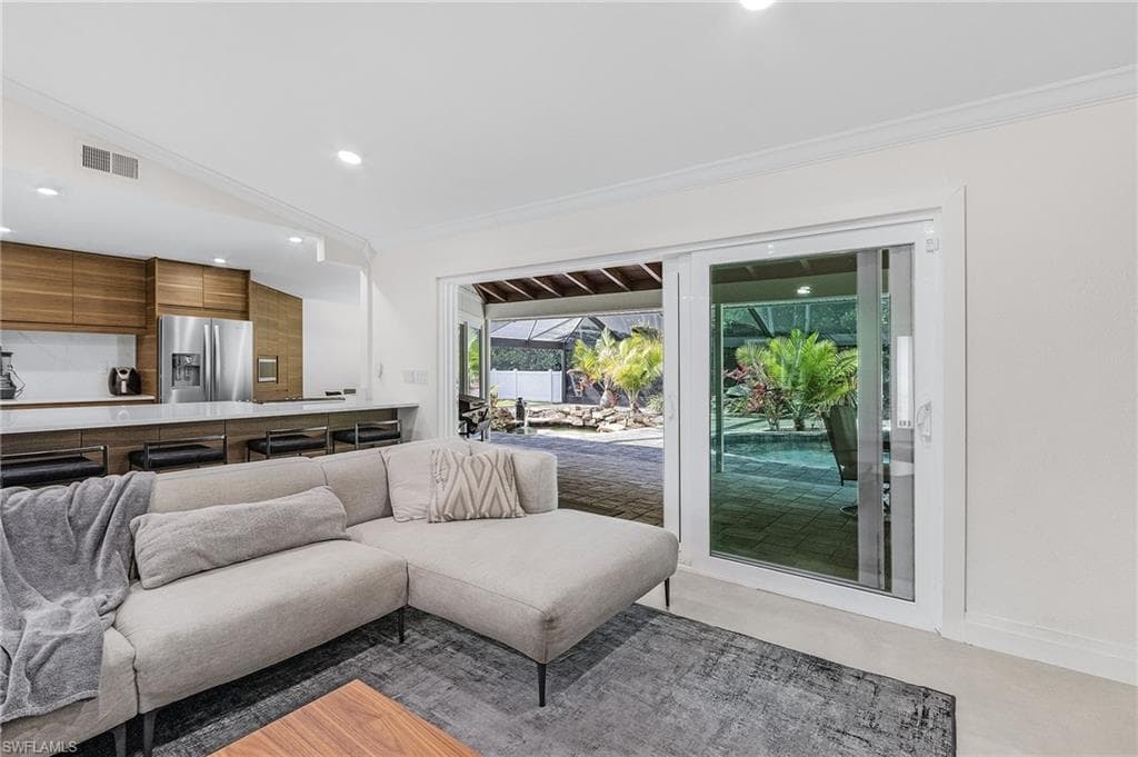 2479 Pinewoods Cir 1, Naples, FL 34105-9