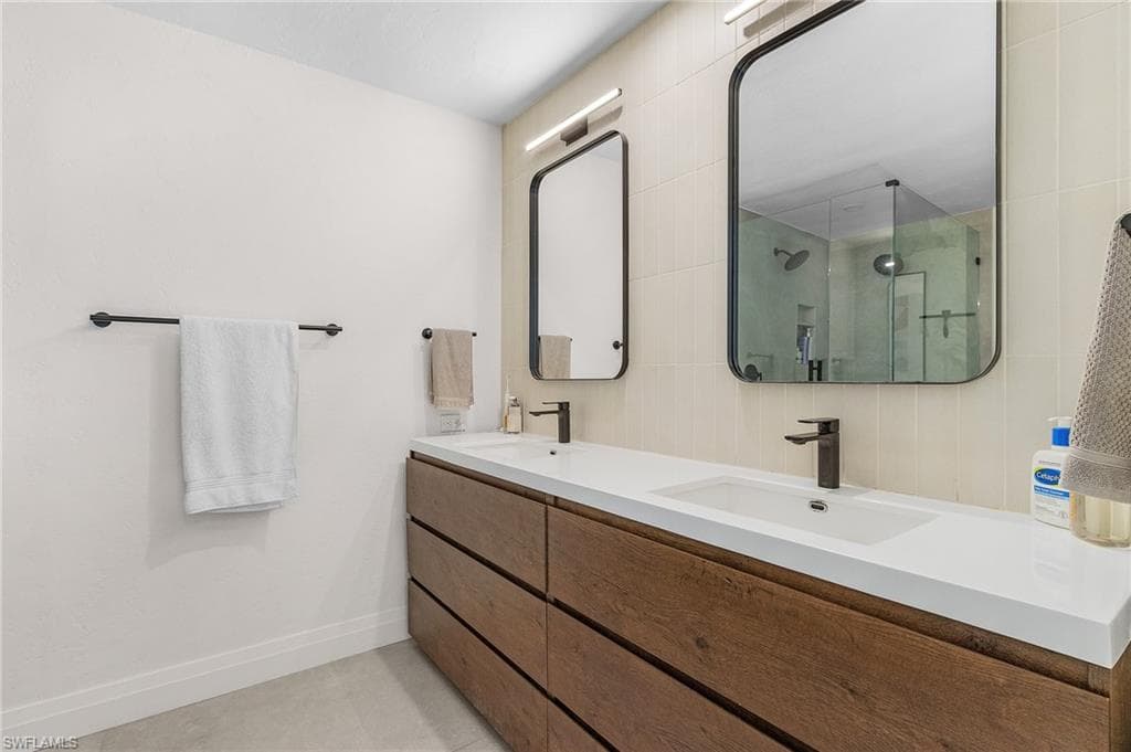 2479 Pinewoods Cir 1, Naples, FL 34105-19