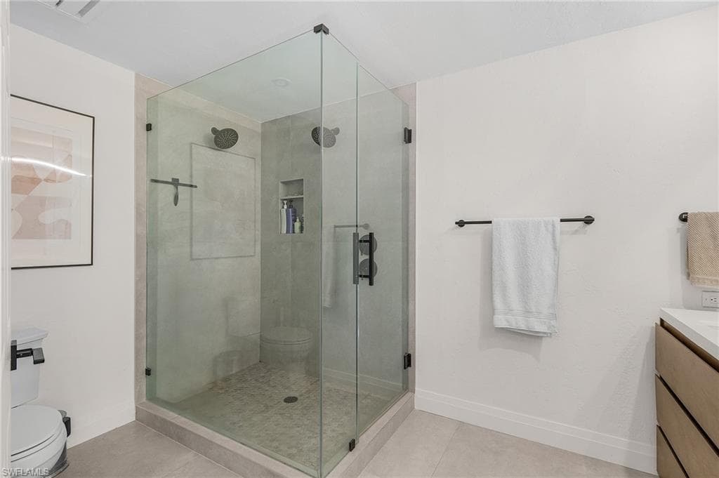 2479 Pinewoods Cir 1, Naples, FL 34105-20