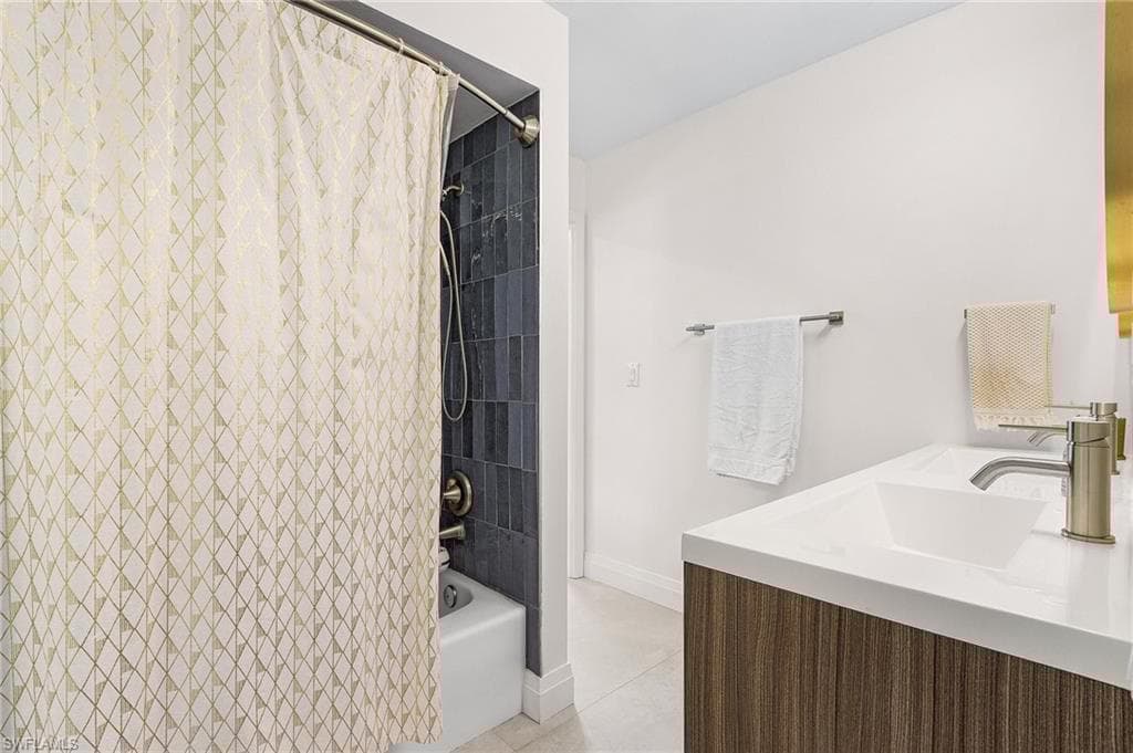 2479 Pinewoods Cir 1, Naples, FL 34105-24