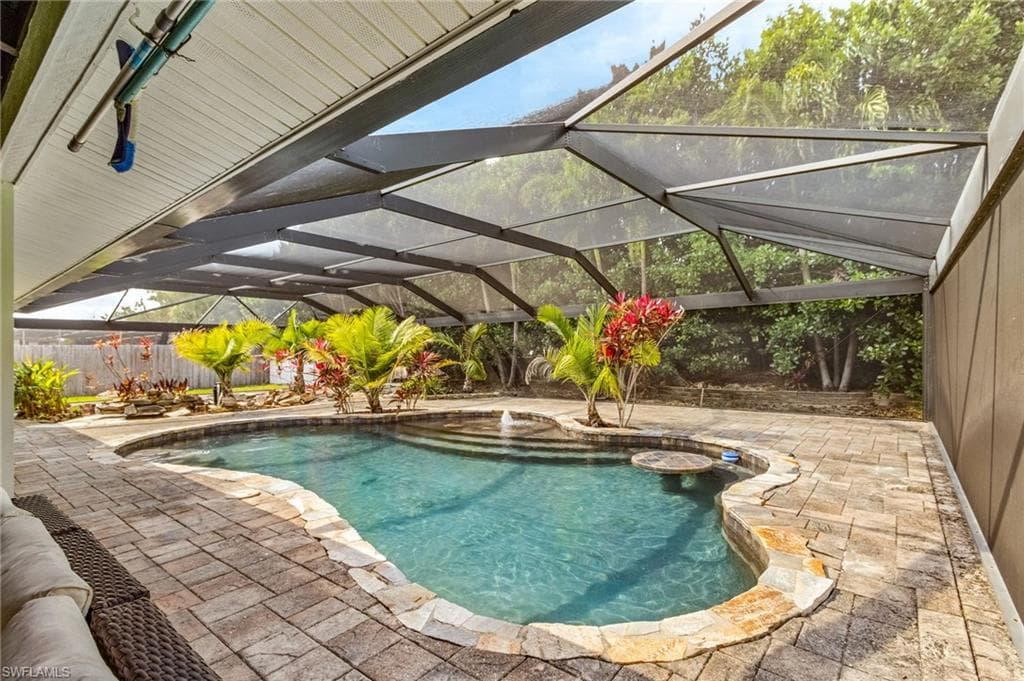 2479 Pinewoods Cir 1, Naples, FL 34105-3