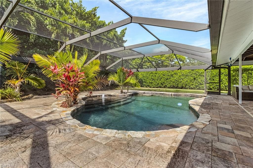 2479 Pinewoods Cir 1, Naples, FL 34105-4