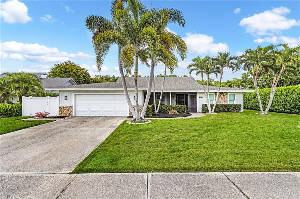 2479 Pinewoods Cir 1, Naples, FL 34105-5