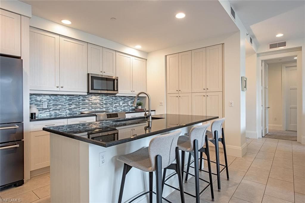 1030 3rd Ave S 504, Naples, FL 34102-6