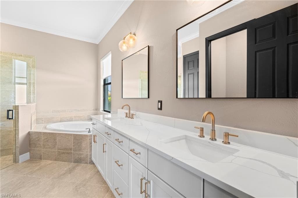2067 Antigua Ln, Naples, FL 34120-16