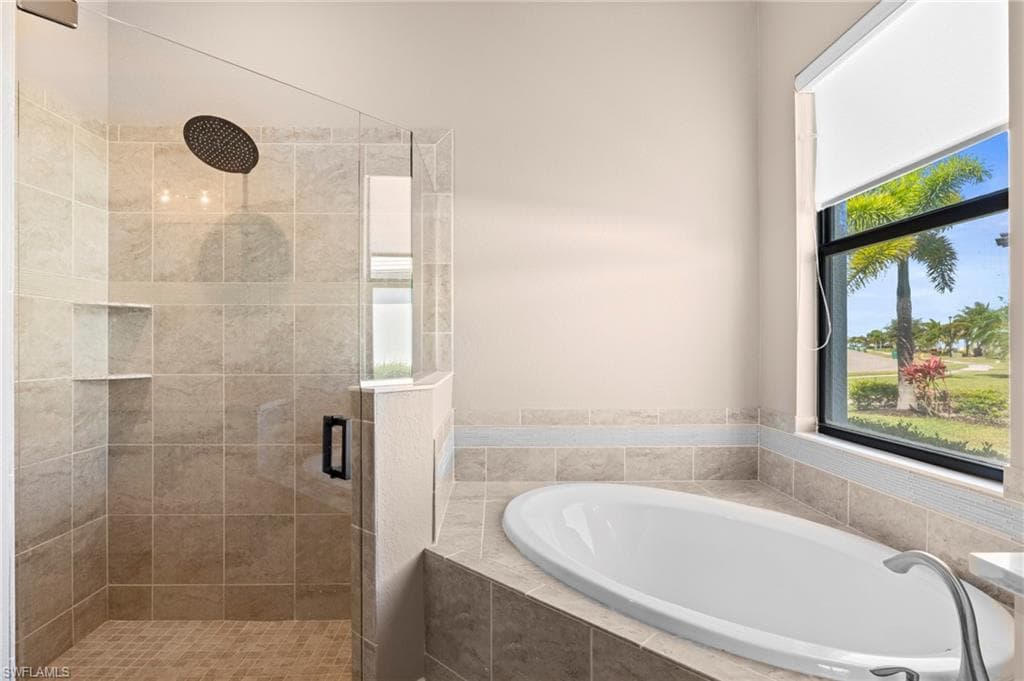2067 Antigua Ln, Naples, FL 34120-17