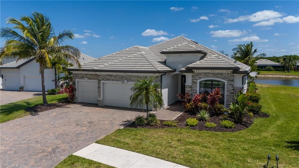2067 Antigua Ln, Naples, FL 34120-33