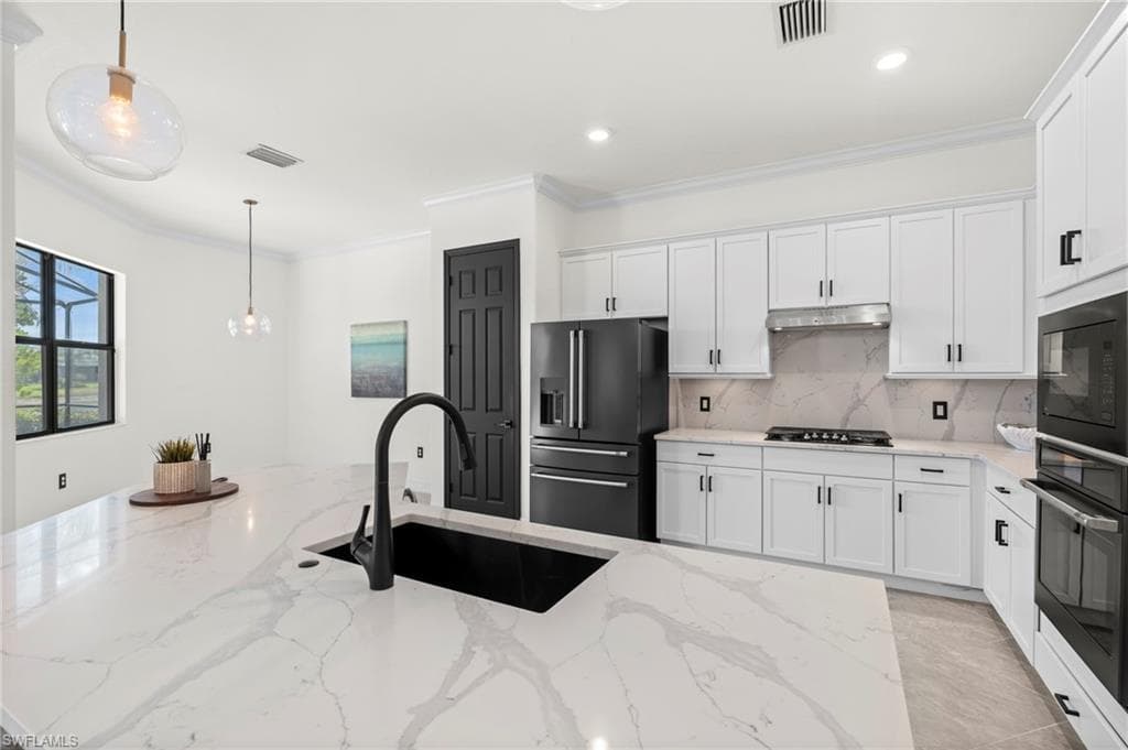2067 Antigua Ln, Naples, FL 34120-5