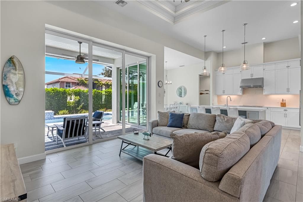 540 Fieldstone Dr, Marco Island, FL 34145-14