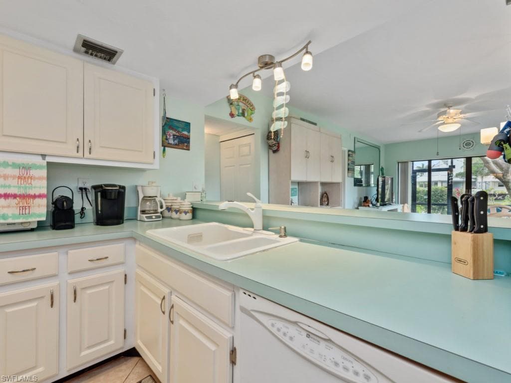 27 Greenbrier St 6-109, Marco Island, FL 34145-11