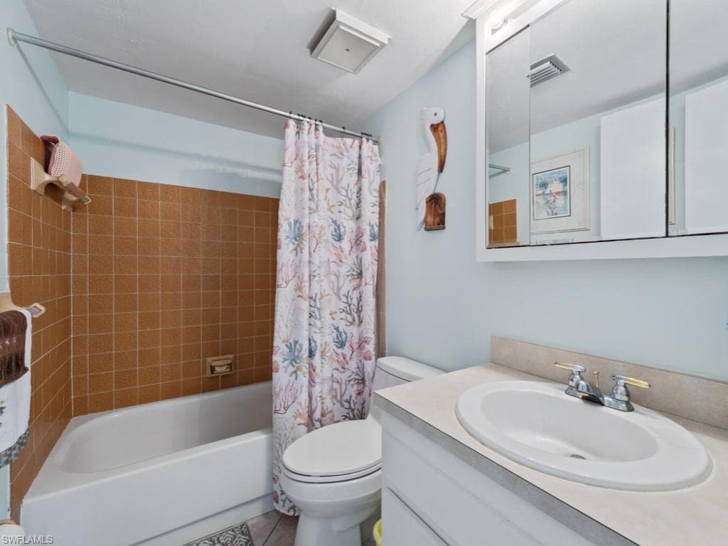 27 Greenbrier St 6-109, Marco Island, FL 34145-15
