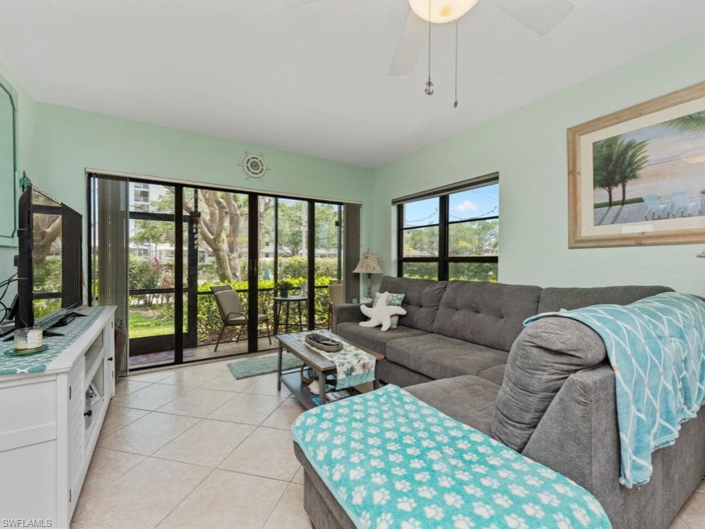 27 Greenbrier St 6-109, Marco Island, FL 34145-3