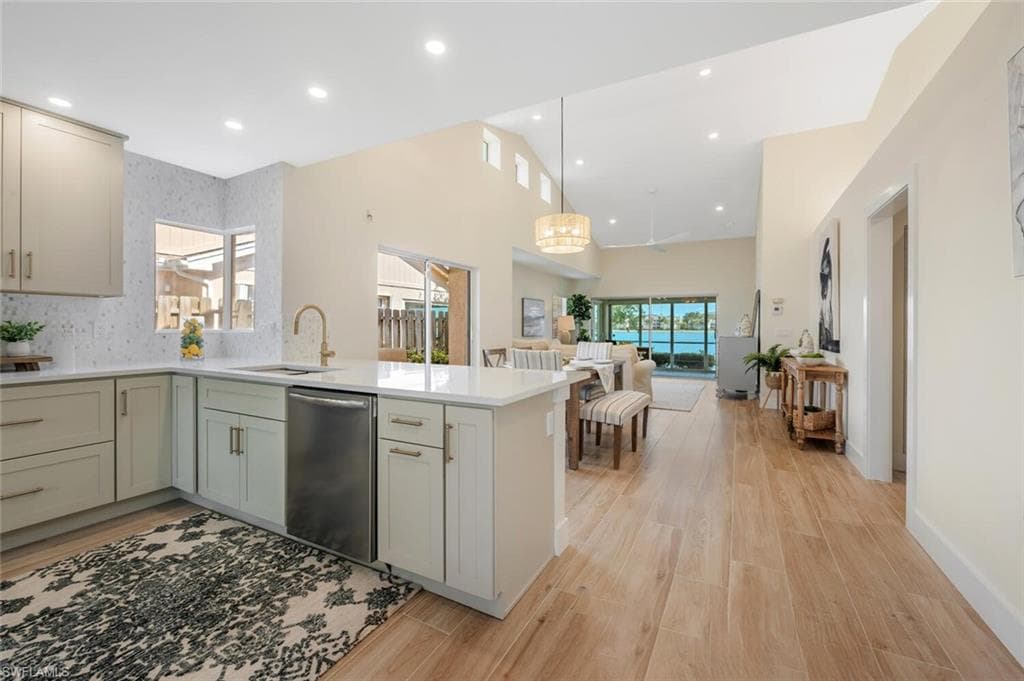 2604 Sailors Way 120, Naples, FL 34109-4