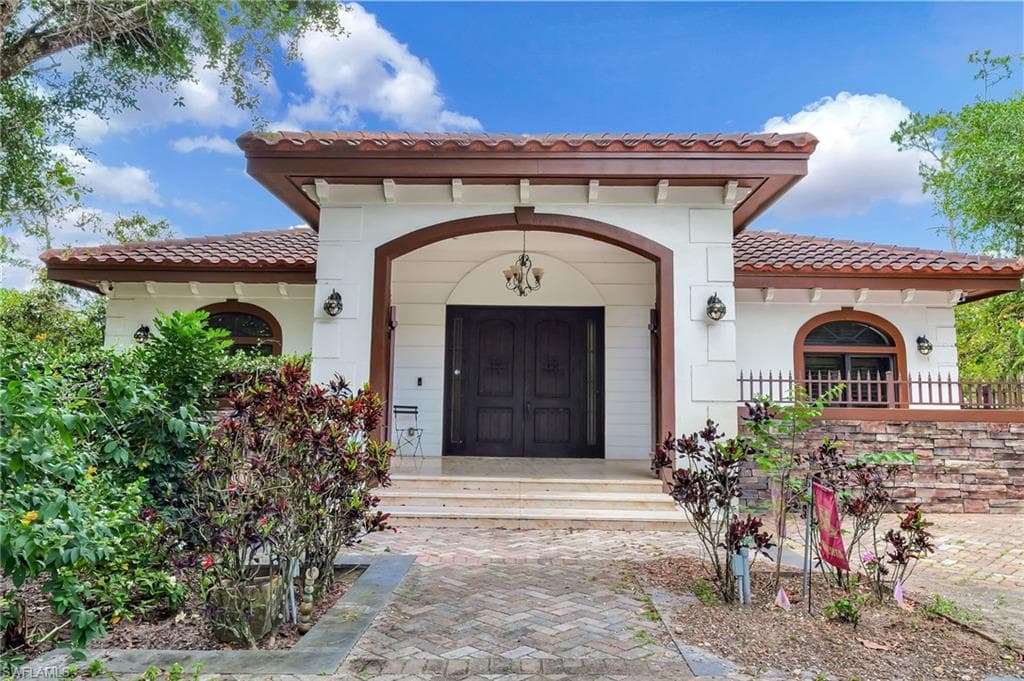 2605 64th St SW, Naples, FL 34105-2