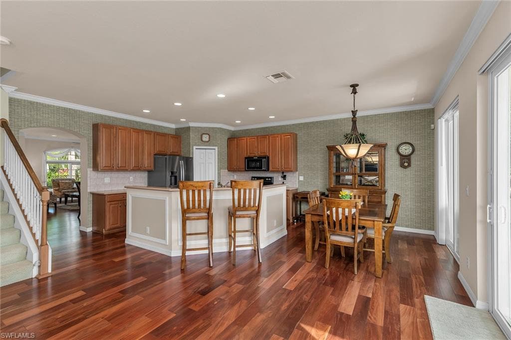 7859 Berkshire Pines Dr, Naples, FL 34104-12