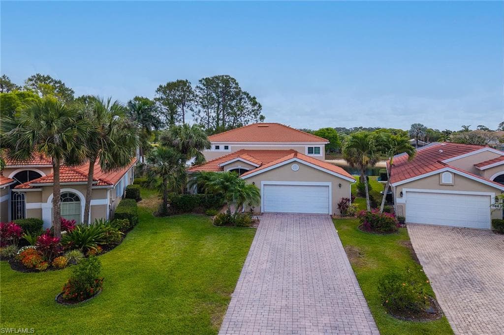7859 Berkshire Pines Dr, Naples, FL 34104-3