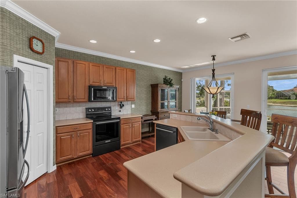 7859 Berkshire Pines Dr, Naples, FL 34104-8