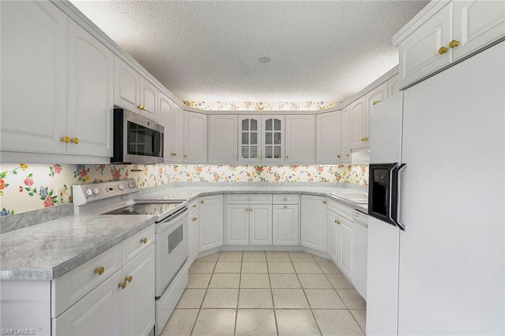 105 Wilderness Dr B105, Naples, FL 34105-8