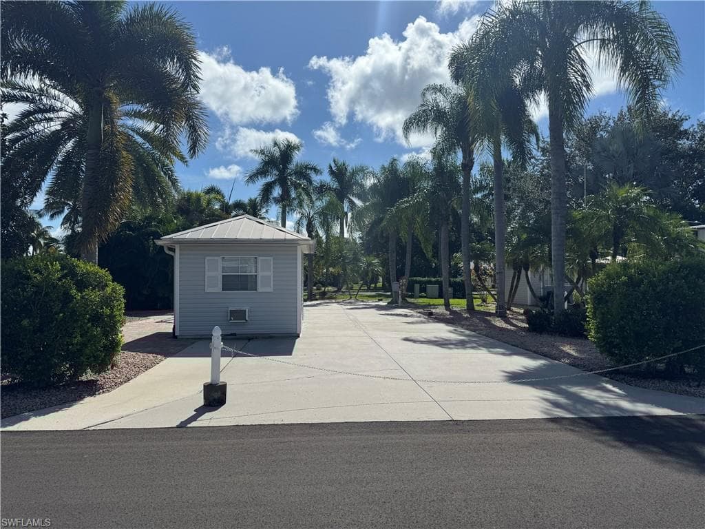 5990 Maplewood Ct, Fort Myers, FL 33905-2
